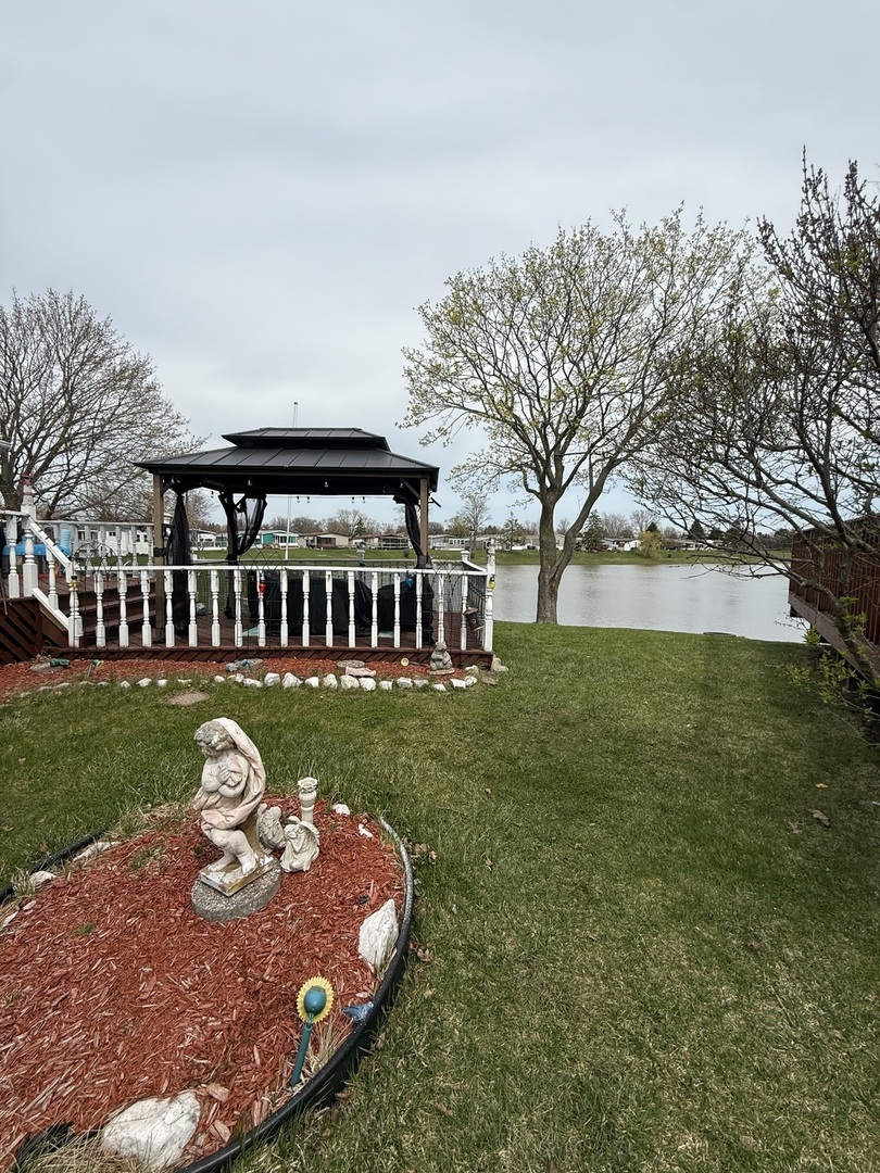 588 Hickory Glen Road Matteson, IL 60443 - Photo 47 of 50 a front view of a house with garden