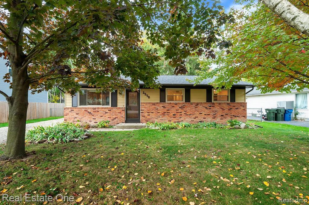 2550 Longview Avenue Rochester Hills, MI 48307 - Photo 3 of 40