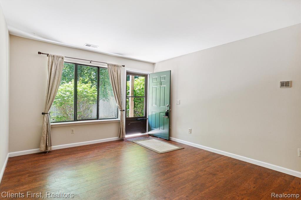 24050 Middlebelt Road, Unit 3 Farmington Hills, MI 48336 - Photo 4 of 28