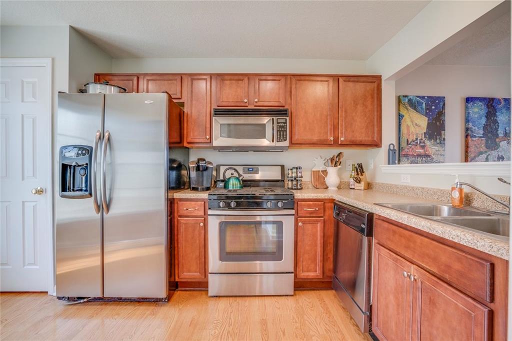 78 Castle View Drive McKees Rocks, PA 15136 - Photo 3 of 18