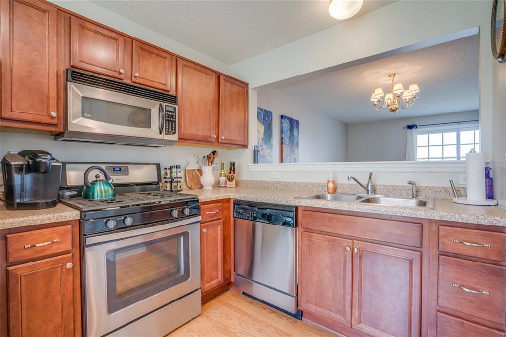 78 Castle View Drive McKees Rocks, PA 15136 - Photo 4 of 18