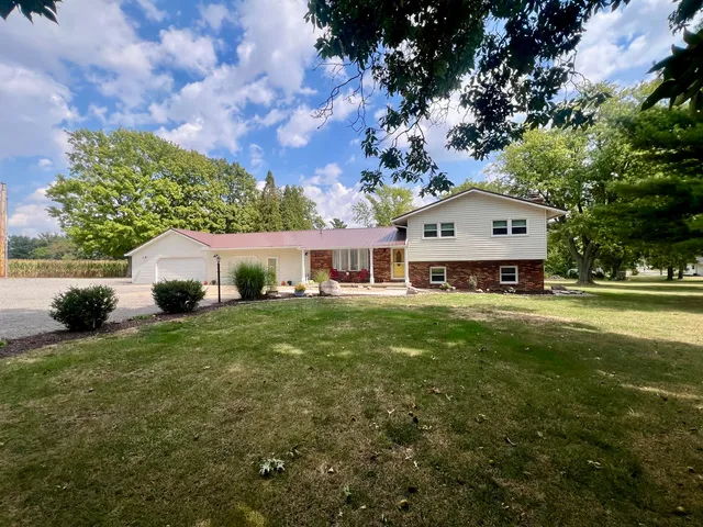 $269,900 | 512 Norton Drive, Oakland, IL 61943