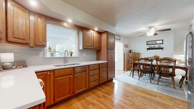 $269,900 | 512 Norton Drive, Oakland, IL 61943