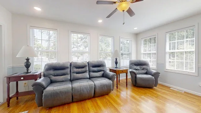 $269,900 | 512 Norton Drive, Oakland, IL 61943