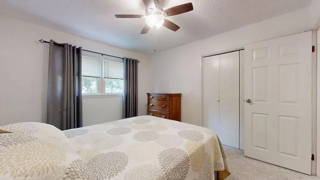 $269,900 | 512 Norton Drive, Oakland, IL 61943