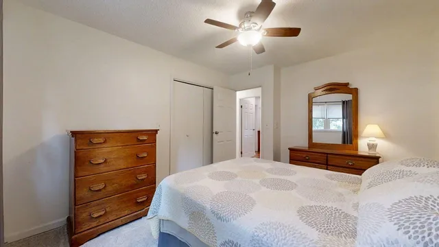 $269,900 | 512 Norton Drive, Oakland, IL 61943