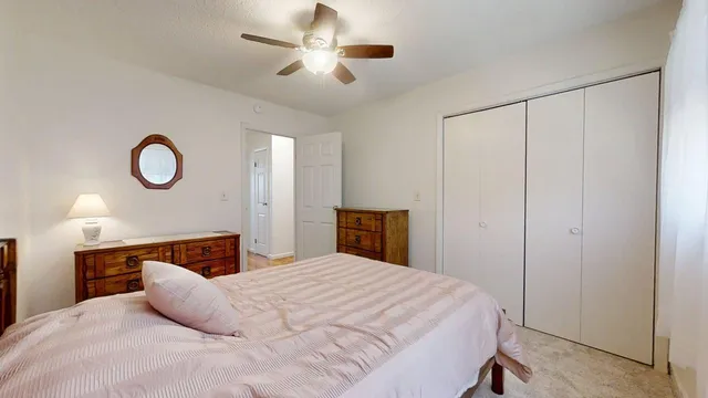 $269,900 | 512 Norton Drive, Oakland, IL 61943