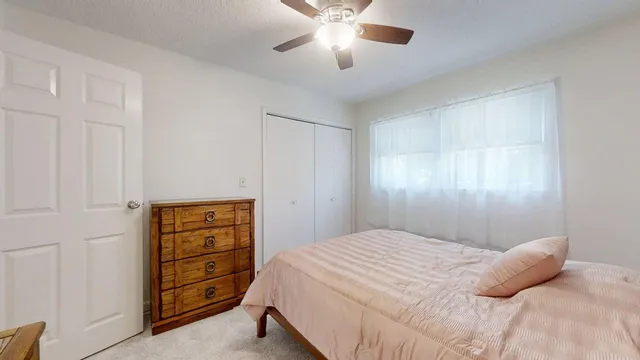 $269,900 | 512 Norton Drive, Oakland, IL 61943