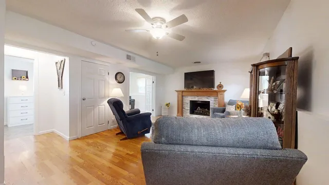 $269,900 | 512 Norton Drive, Oakland, IL 61943