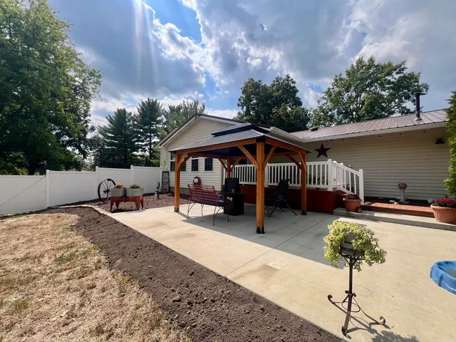 $269,900 | 512 Norton Drive, Oakland, IL 61943