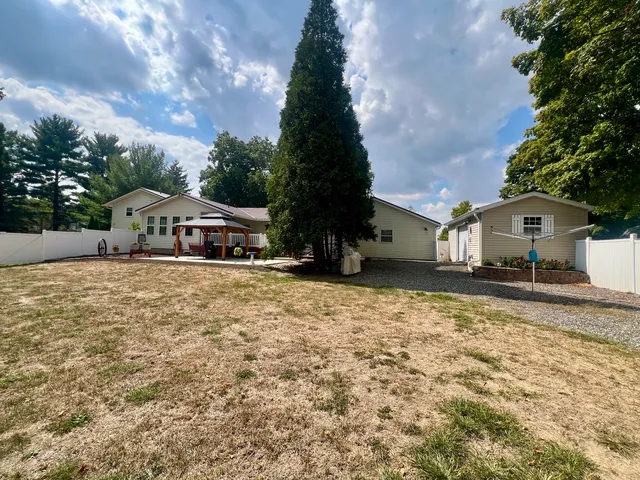 $269,900 | 512 Norton Drive, Oakland, IL 61943