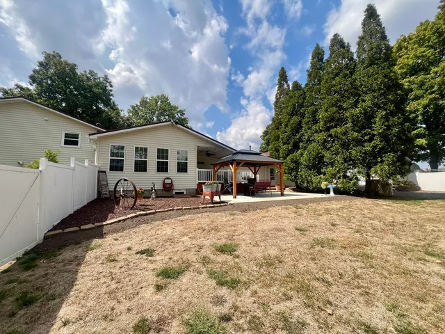 $269,900 | 512 Norton Drive, Oakland, IL 61943