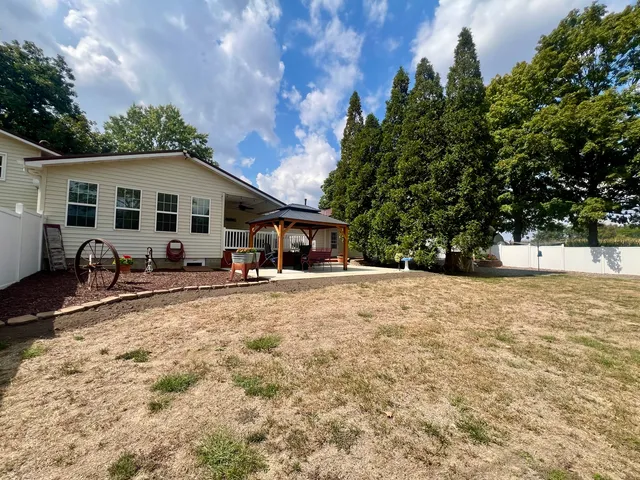 $269,900 | 512 Norton Drive, Oakland, IL 61943