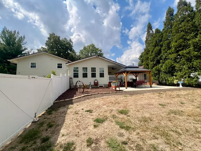 $269,900 | 512 Norton Drive, Oakland, IL 61943