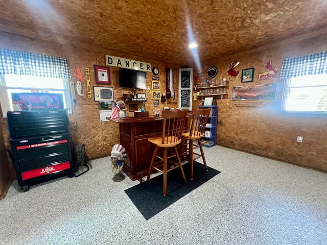 $269,900 | 512 Norton Drive, Oakland, IL 61943