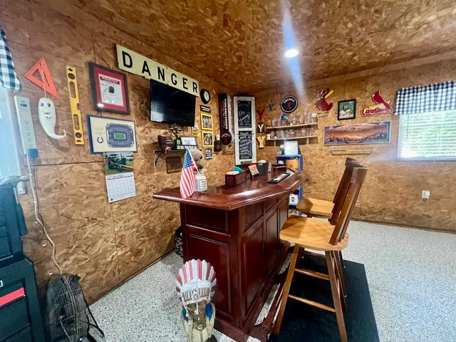 $269,900 | 512 Norton Drive, Oakland, IL 61943