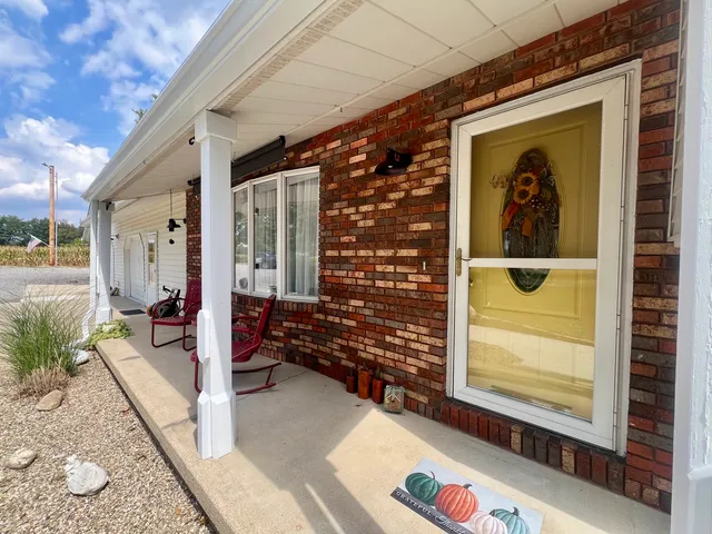 $269,900 | 512 Norton Drive, Oakland, IL 61943