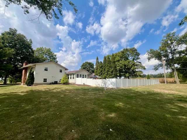 $269,900 | 512 Norton Drive, Oakland, IL 61943