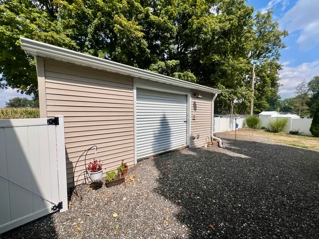 $269,900 | 512 Norton Drive, Oakland, IL 61943