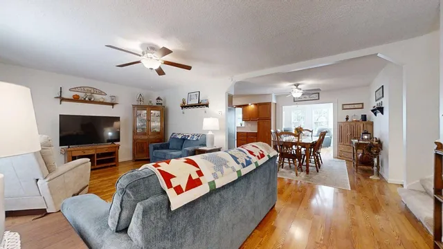 $269,900 | 512 Norton Drive, Oakland, IL 61943