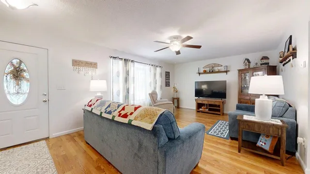 $269,900 | 512 Norton Drive, Oakland, IL 61943