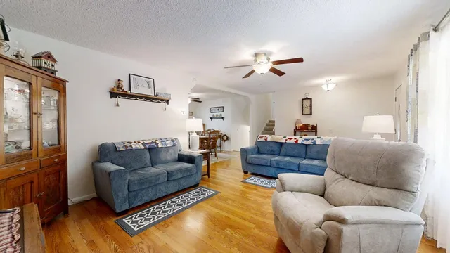 $269,900 | 512 Norton Drive, Oakland, IL 61943