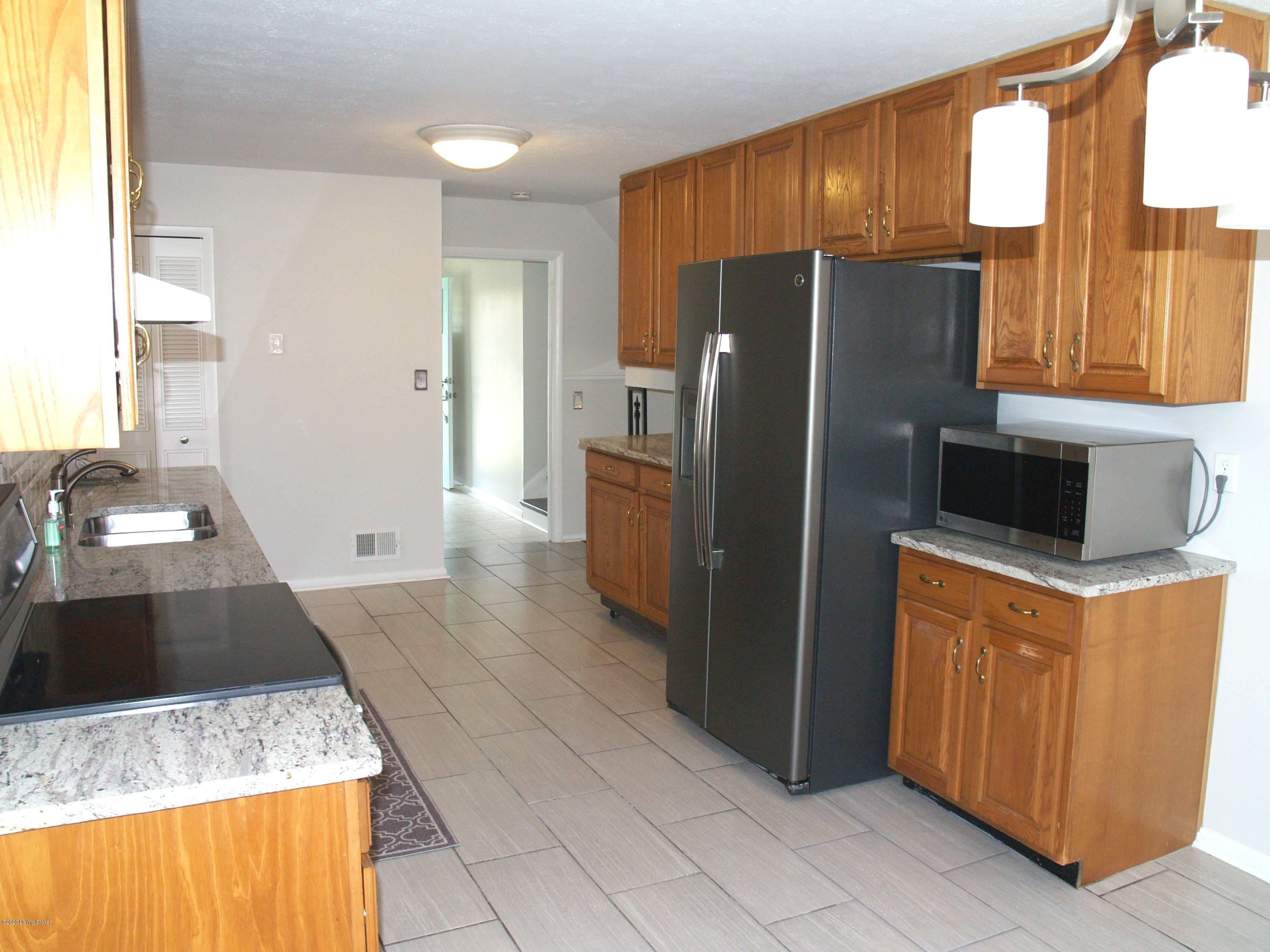 4013 Wimpole Road Louisville, KY 40218 - Photo 17 of 36 P1010678