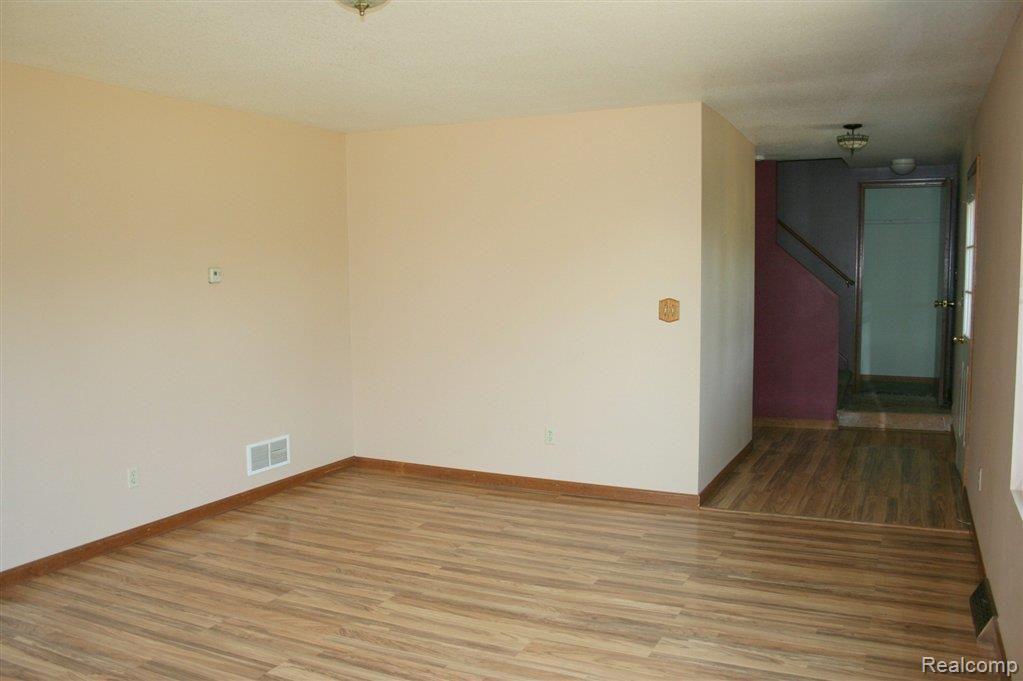 211 Nieman Road Monroe, MI 48161 - Photo 5 of 15 IMG_4197.JPG