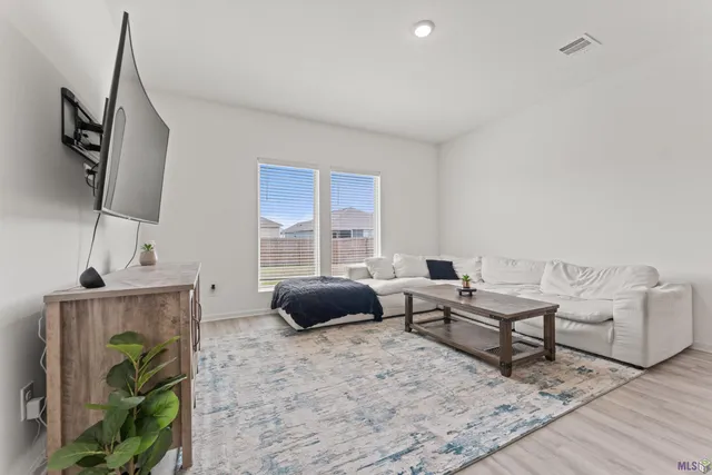 $2,350 | 12780 Sweetleaf Avenue, Denham Springs, LA 70726