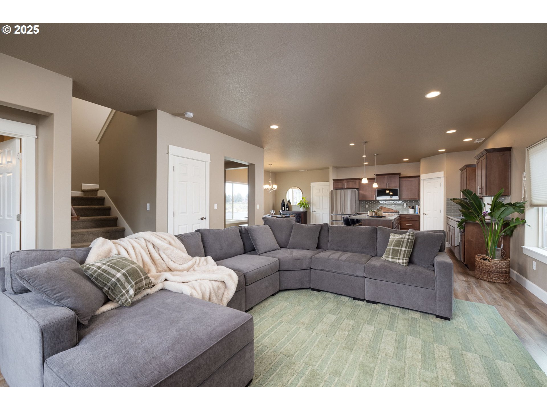 62905 Daniel Road Bend, OR 97701 - Photo 2 of 28