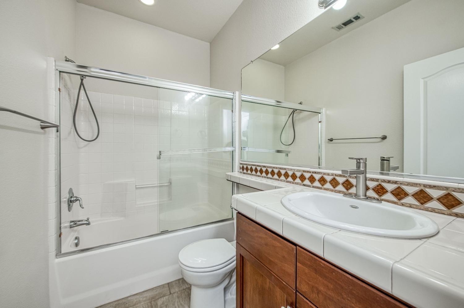 3991 Harlan Ranch Boulevard Clovis, CA 93619 - Photo 7 of 21 a bathroom with a sink toilet and shower