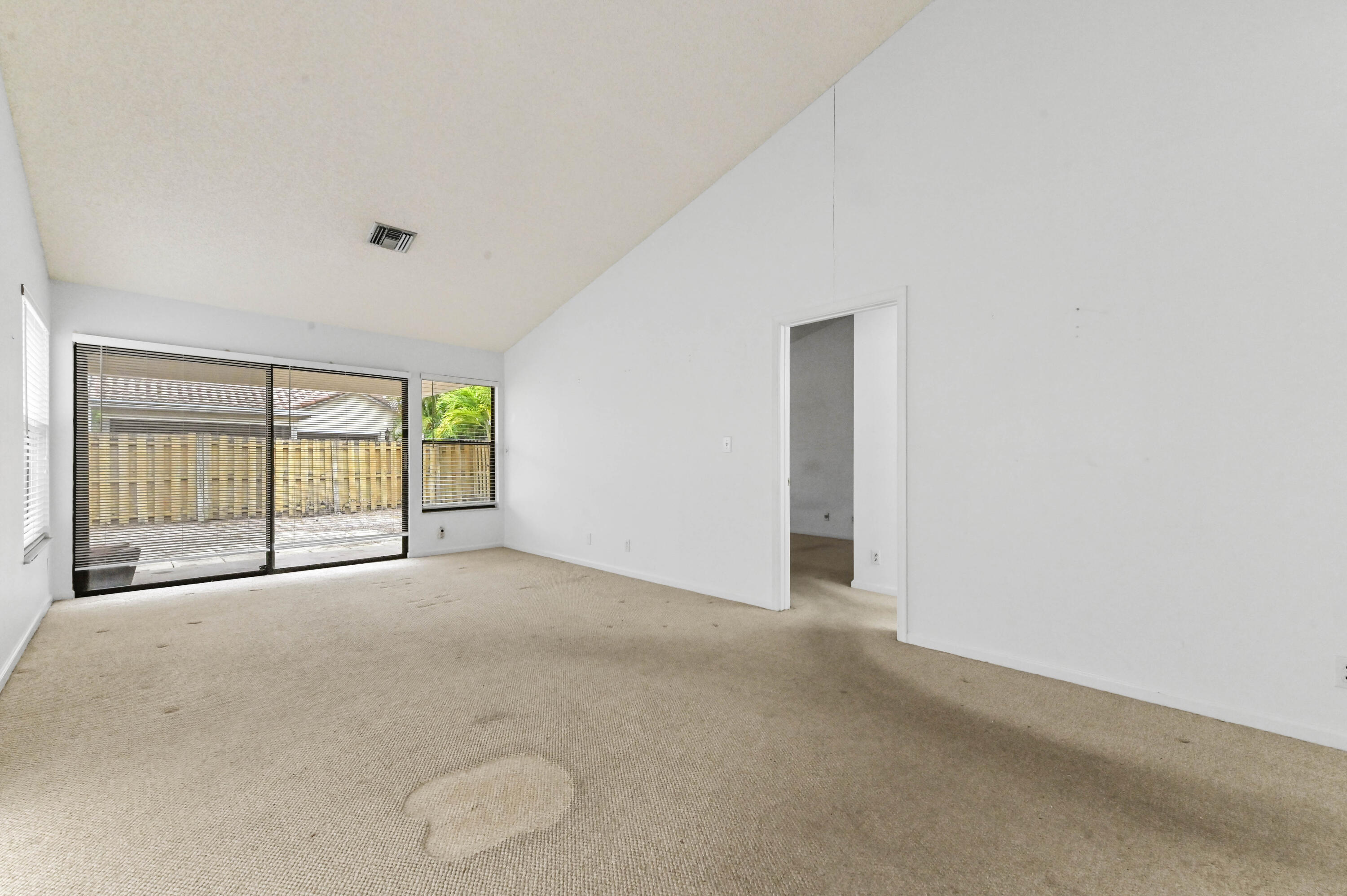 09 Living Room 02