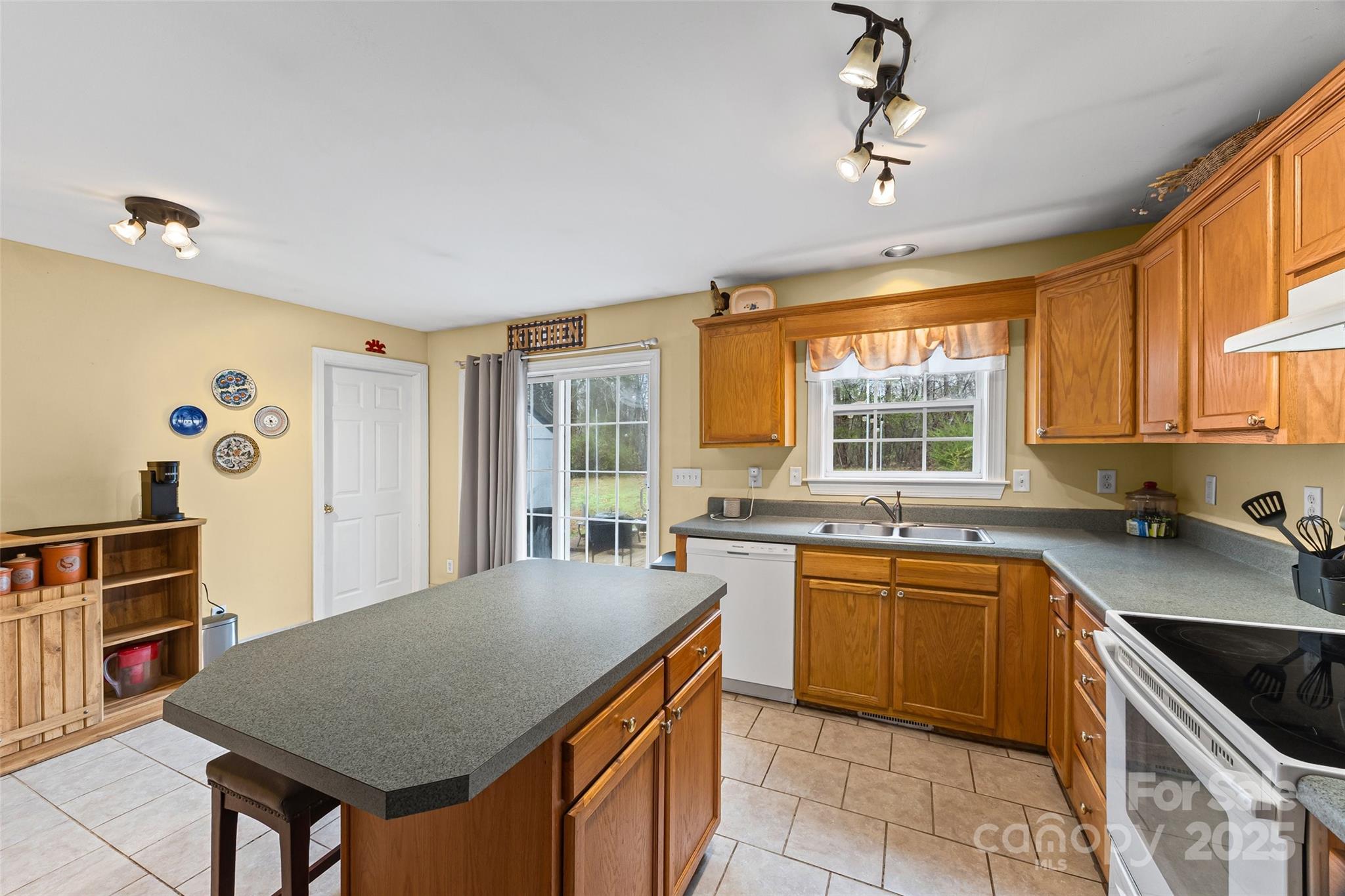 332 Sutton Spring Road York, SC 29745 - Photo 7 of 21 a kitchen with a stove a sink a refrigerator and a center island