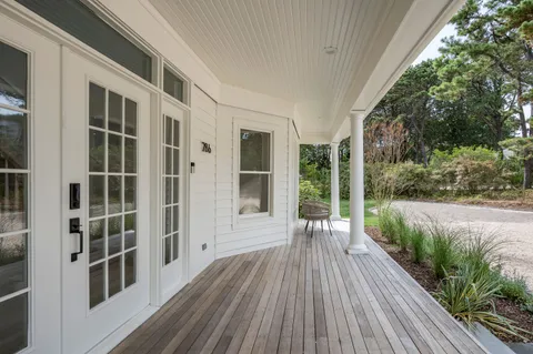 $3,250,000 | 286 Montauk Highway, Southampton, NY 11968