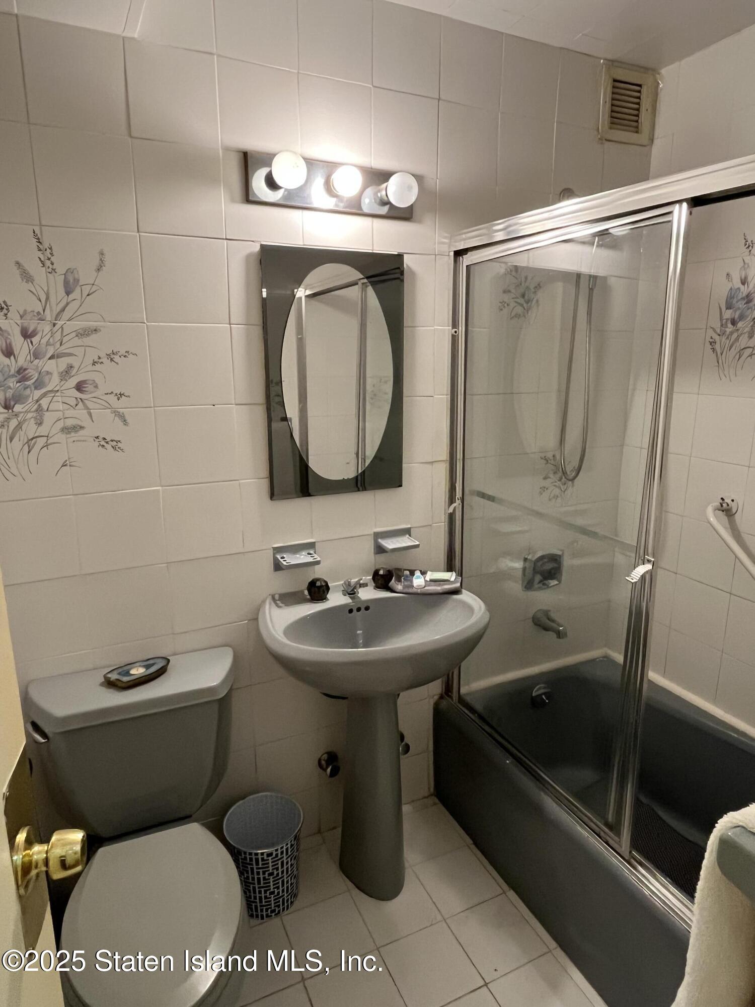 1000 Clove Road, Unit 4P Staten Island, NY 10301 - Photo 17 of 25 a bathroom with a sink toilet and shower