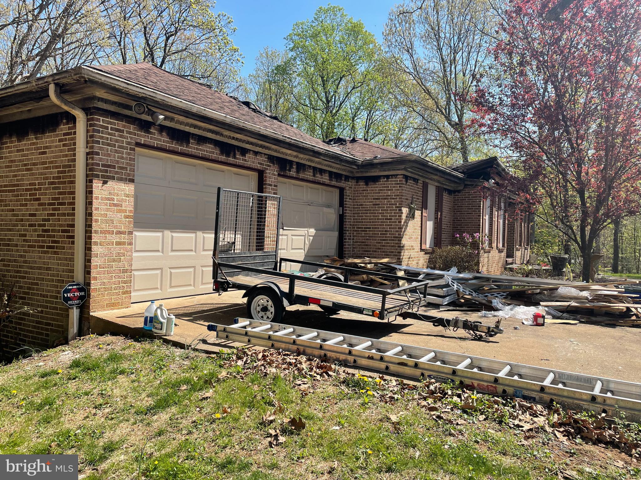 5576 Snow Mountain Road Broad Run, VA 20137 - Photo 6 of 20 2 car garage