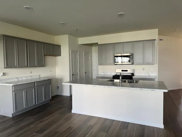 $2,795 | 5928 Hawkweed Drive, Unit 5928, Plainfield, IL 60585