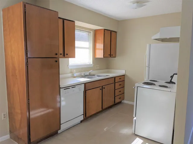 $1,195 | 915 Alexander Street, Unit 3, Houston, TX 77008