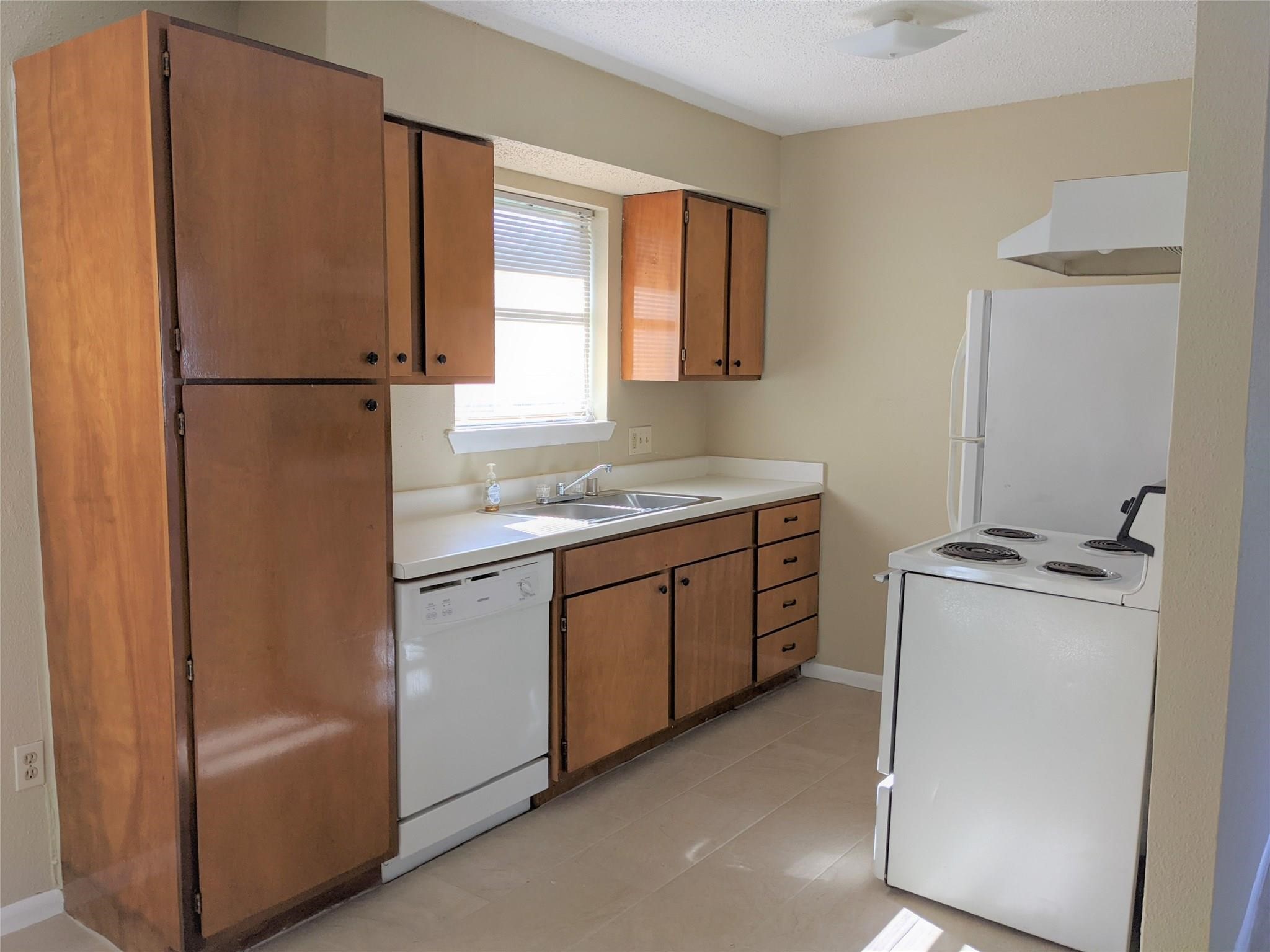 915 Alexander Street, Unit 3 Houston, TX 77008 - Photo 2 of 19