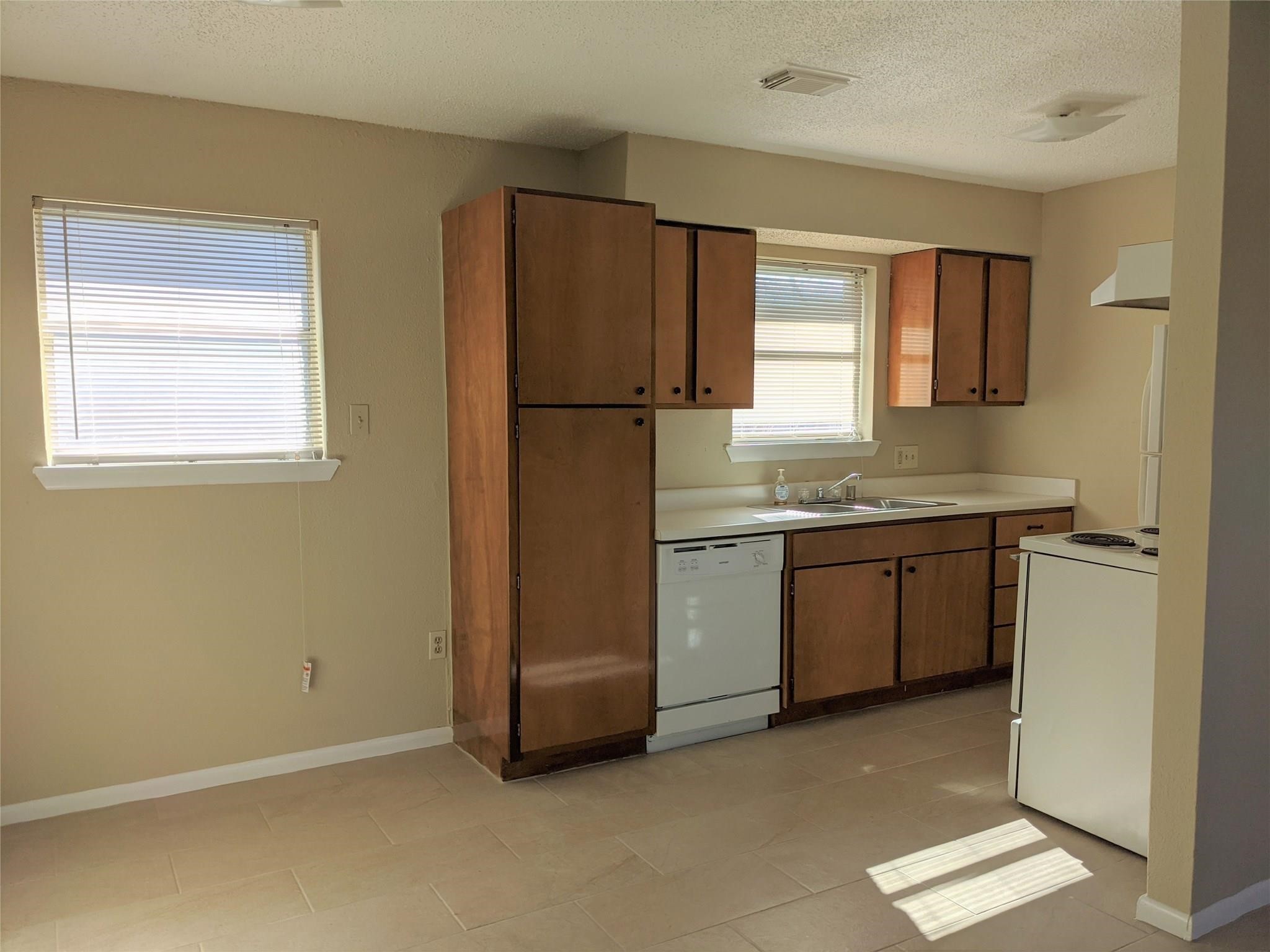 915 Alexander Street, Unit 3 Houston, TX 77008 - Photo 3 of 19