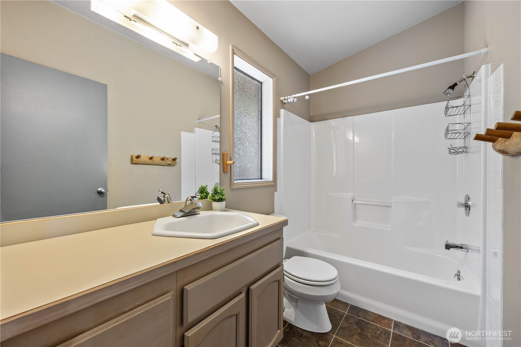 3150 South Lakeshore Road Chelan, WA 98816 - Photo 19 of 36