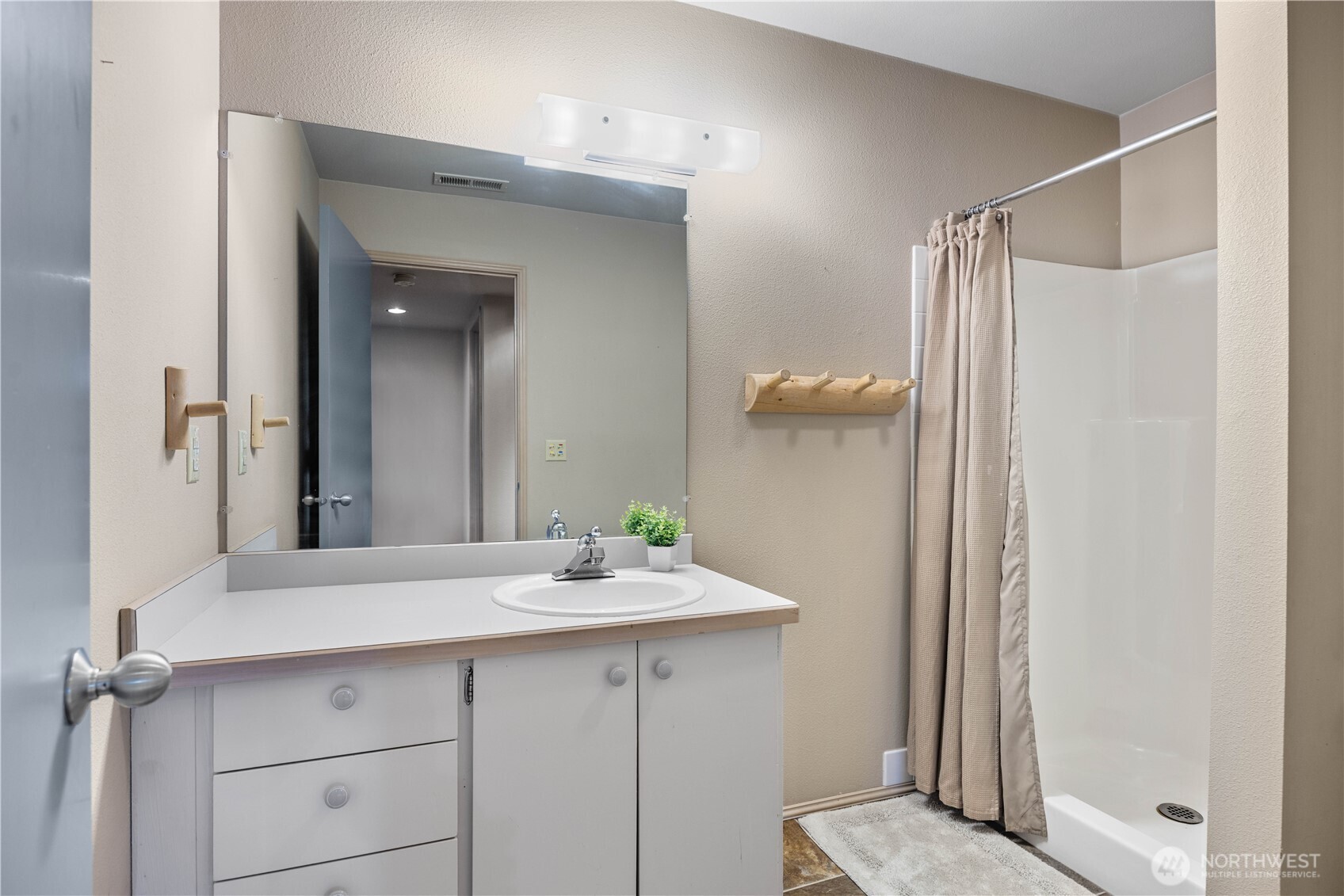 3150 South Lakeshore Road Chelan, WA 98816 - Photo 22 of 36