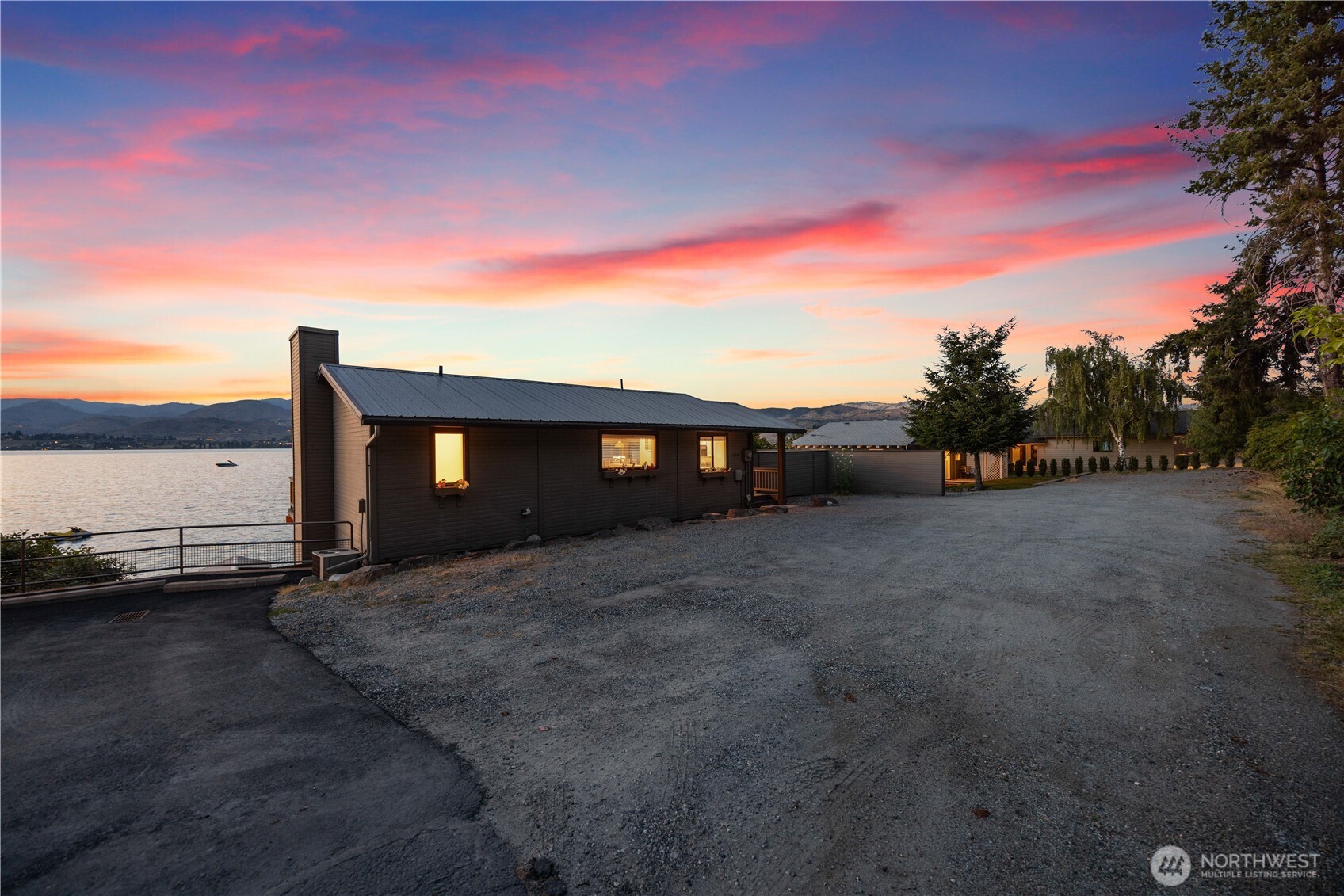 3150 South Lakeshore Road Chelan, WA 98816 - Photo 26 of 36