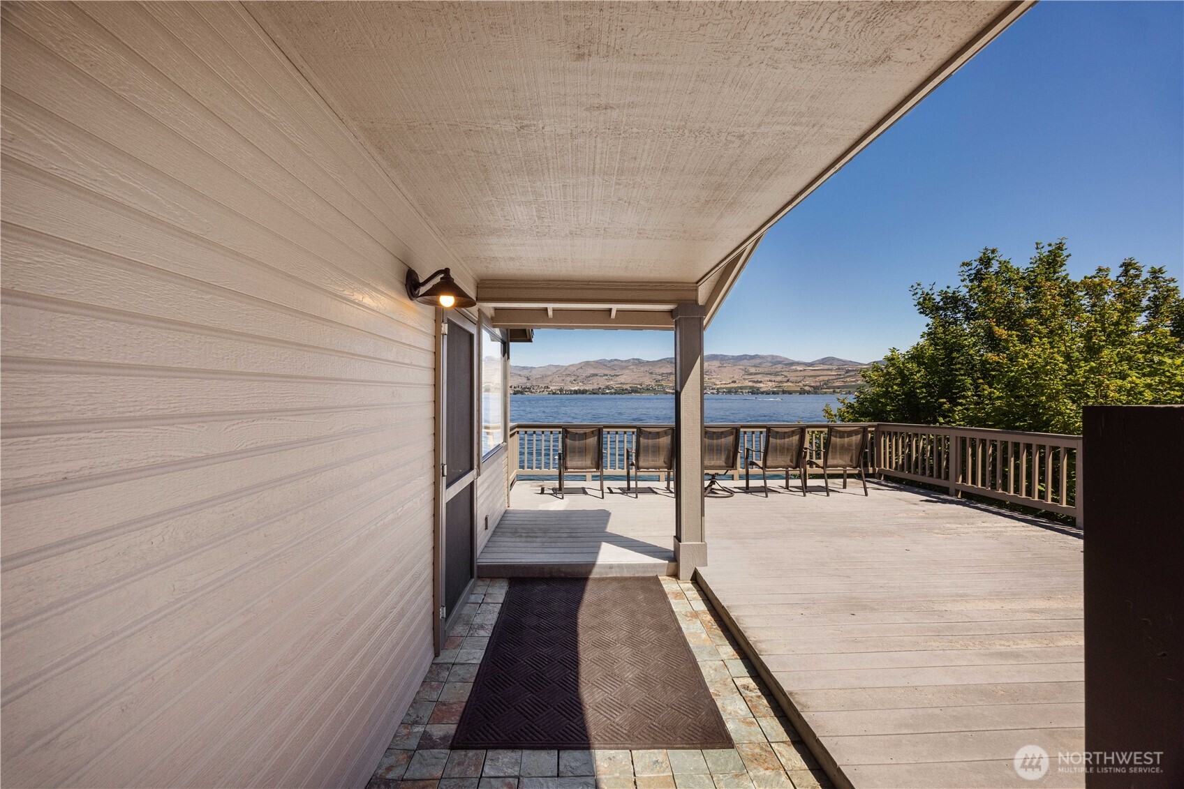 3150 South Lakeshore Road Chelan, WA 98816 - Photo 4 of 36