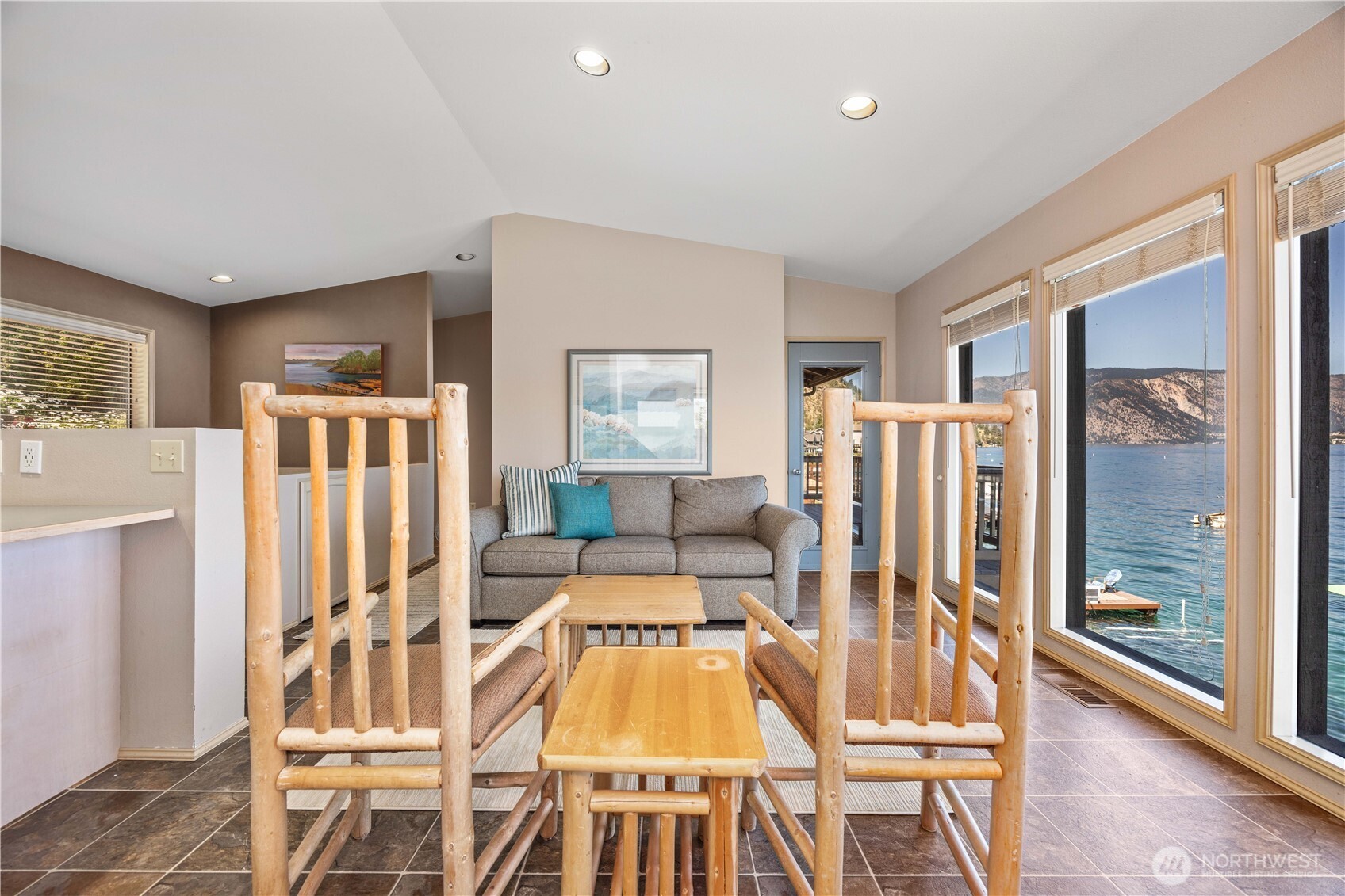 3150 South Lakeshore Road Chelan, WA 98816 - Photo 9 of 36