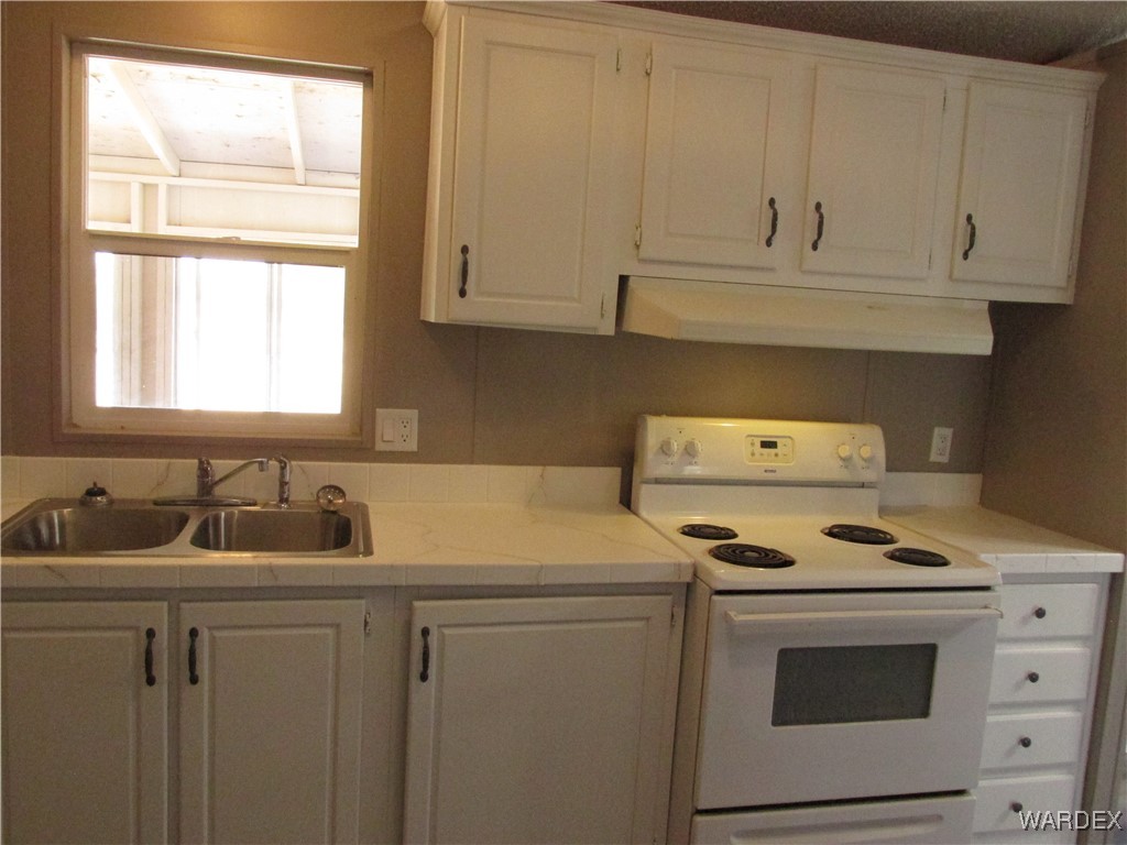 663 Colorado Road Golden Valley, AZ 86413 - Photo 19 of 63 Kitchen