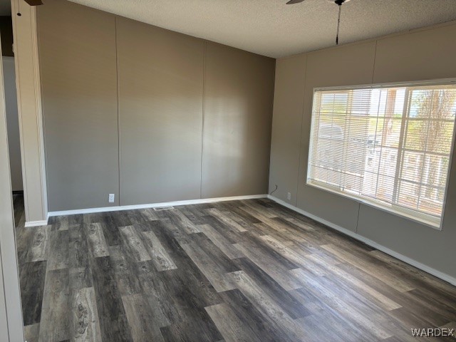 663 Colorado Road Golden Valley, AZ 86413 - Photo 23 of 63 Living Room