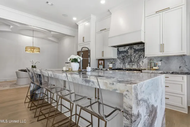 $950,000 | 699 Savannah Estates Boulevard, Biloxi, MS 39532