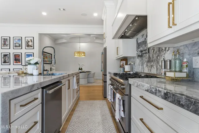 $950,000 | 699 Savannah Estates Boulevard, Biloxi, MS 39532