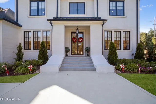 $950,000 | 699 Savannah Estates Boulevard, Biloxi, MS 39532